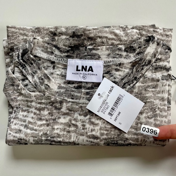 ✨NWT✨ LNA Burnout Boxy Crew Neck Tee in Python Print Sz SMALL (4-6) - Picture 15 of 15